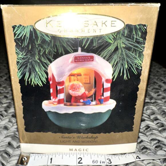 Hallmark "Santa's Workshop" Keepsake Ornament - Magic Light and Motion! 1993 - Picture 1 of 7